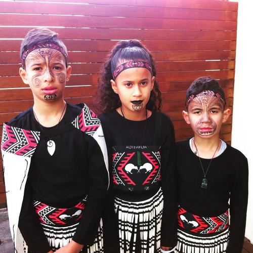 KH002  Maori boys cloak cust photo